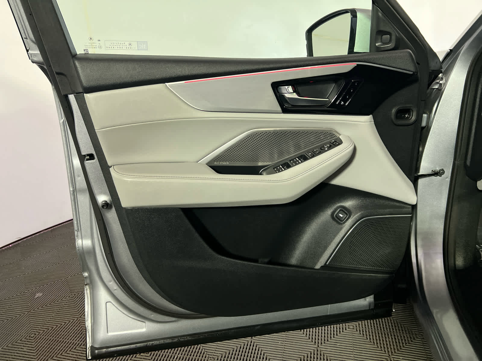 Certified 2023 Acura MDX SH-AWD w/ Technology Package image 21