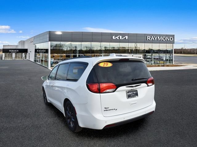 Used 2019 Chrysler Pacifica Touring Plus w/ S Appearance Package FWD image 5