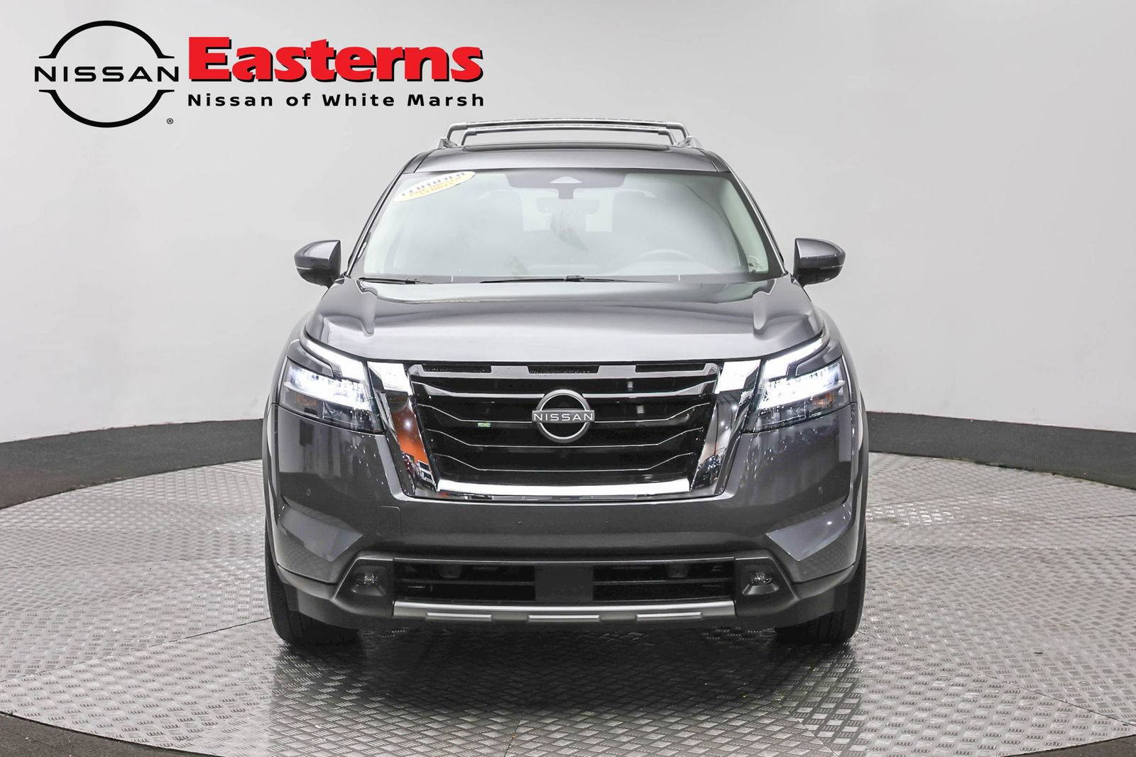 Used 2024 Nissan Pathfinder SL AWD/4WD image 2