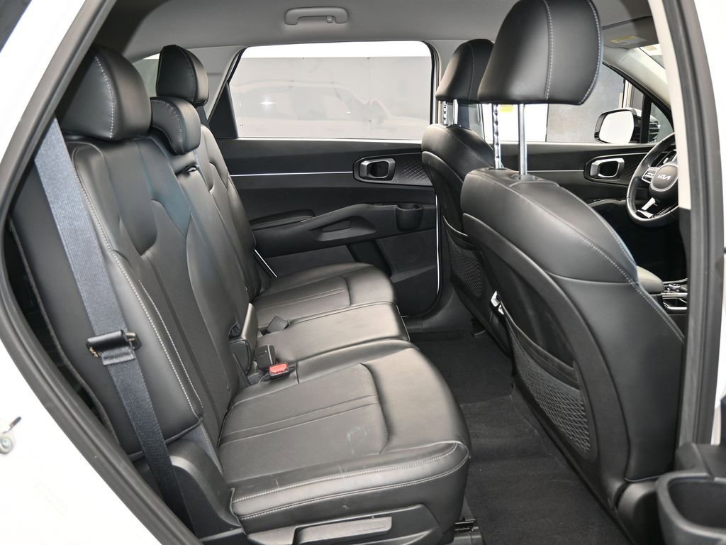Used 2023 Kia Sorento S image 42