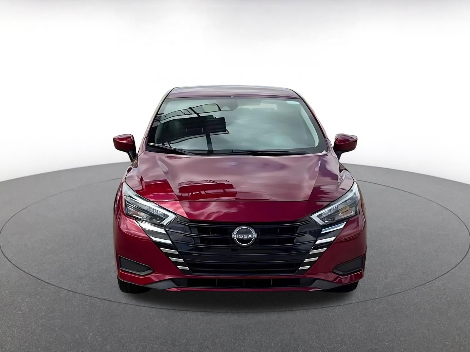 Used 2025 Nissan Versa SV image 4