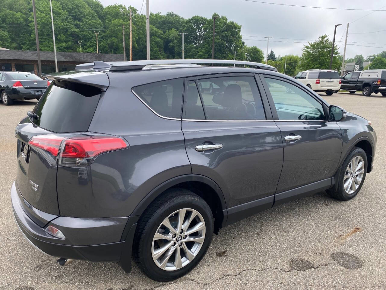 Used 2018 Toyota RAV4 Limited image 5