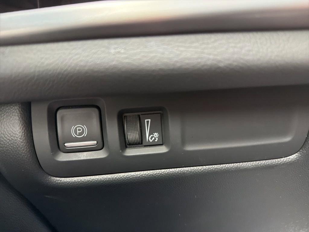 Used 2024 Cadillac XT4 Premium Luxury image 27