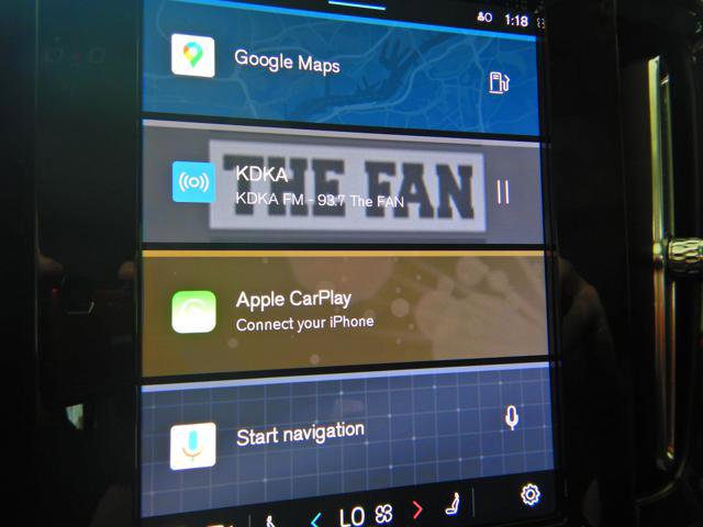 Used 2025 Volvo XC40 B5 Plus AWD/4WD image 5