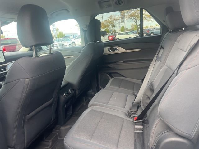 Certified 2025 Ford Explorer Active image 17
