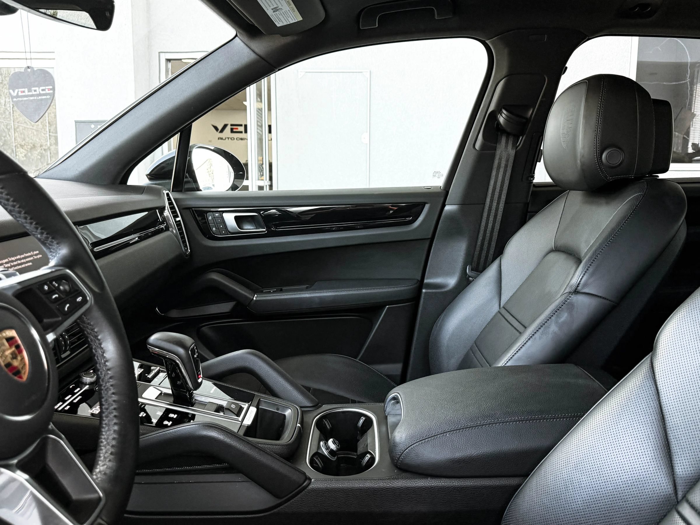 Used 2022 Porsche Cayenne Platinum Edition AWD/4WD image 22