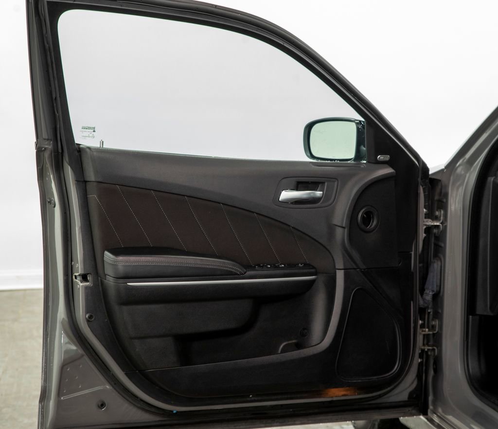 Used 2023 Dodge Charger SXT image 5