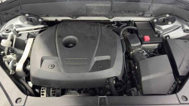 Used 2016 Volvo XC90 T6 Momentum w/ Momentum Plus Package image 34