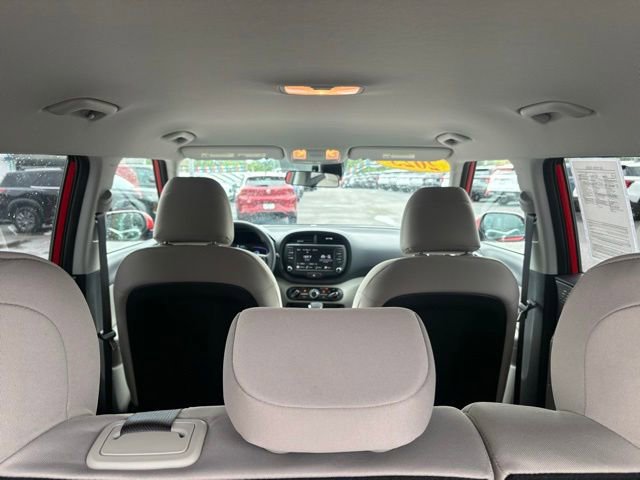 Used 2025 Kia Soul LX FWD image 29