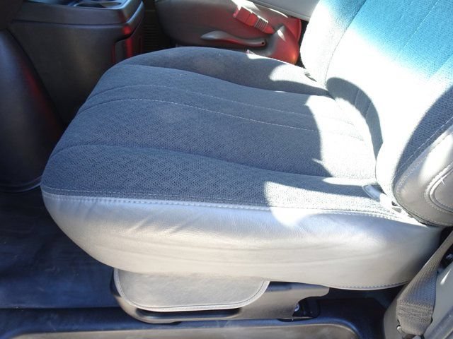 Used 2024 Chevrolet Express 2500 w/ Driver Convenience Package RWD image 12