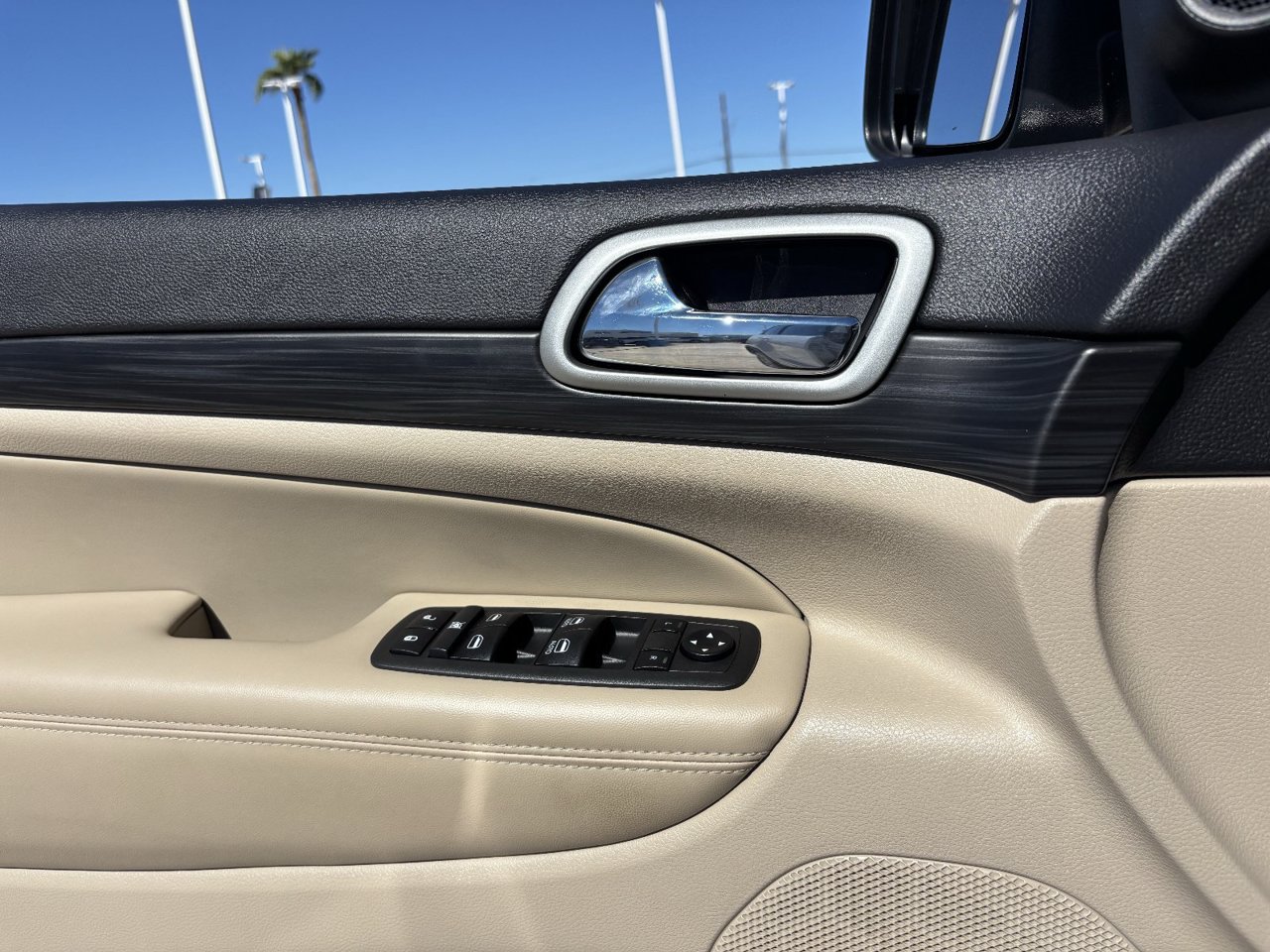 Used 2021 Jeep Grand Cherokee Laredo AWD/4WD image 19