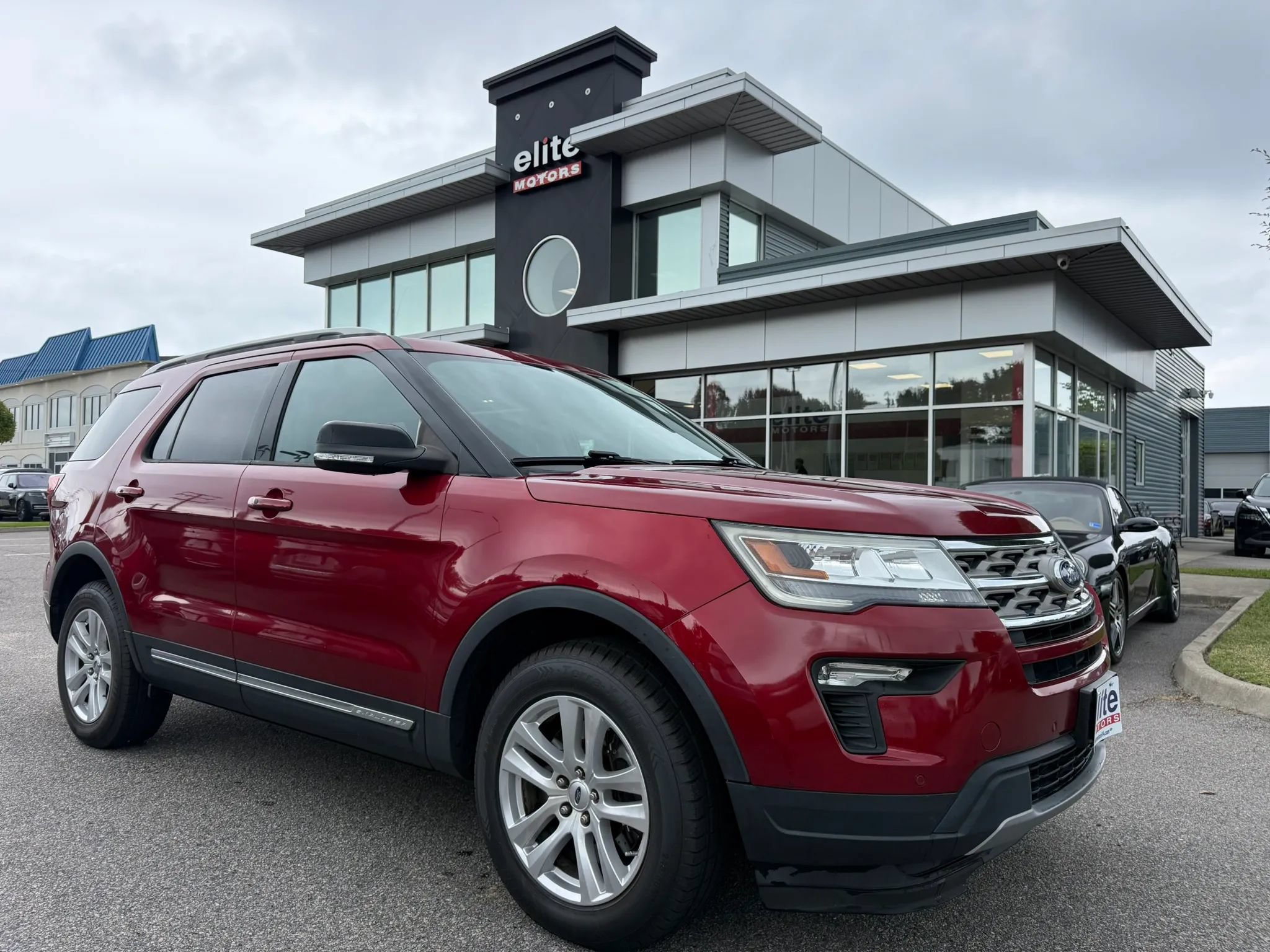 Used 2018 Ford Explorer XLT w/ Equipment Group 202A AWD/4WD image 1