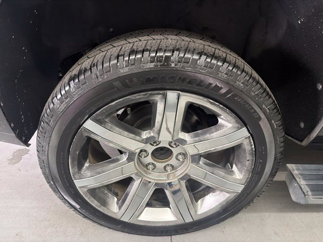 Used 2017 Cadillac Escalade Premium Luxury RWD image 25