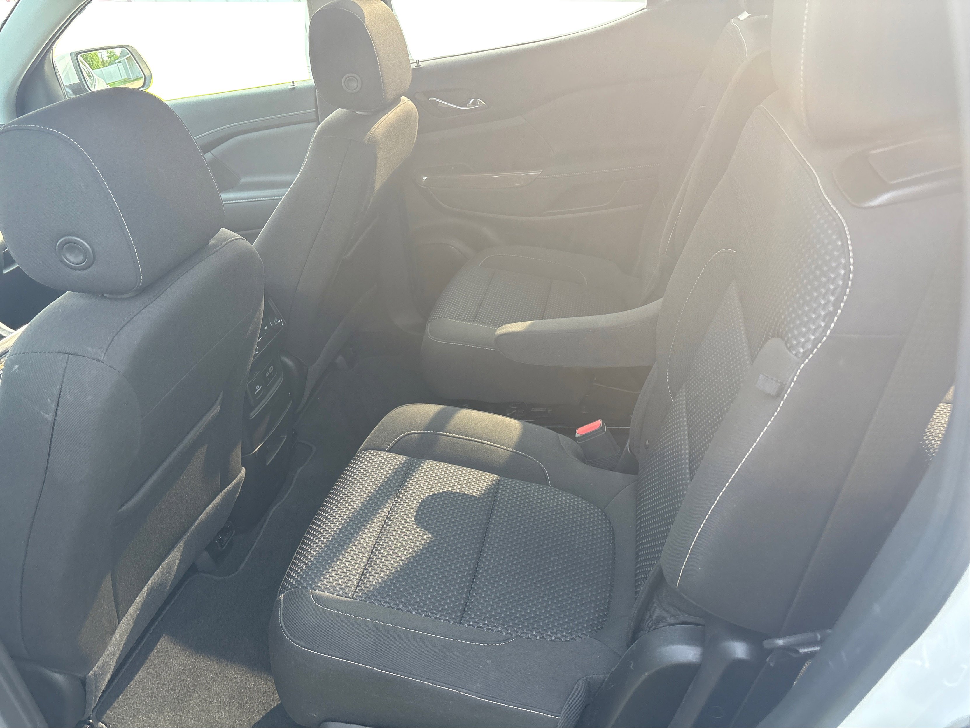 Used 2023 GMC Acadia SLE w/ Driver Convenience Package image 10