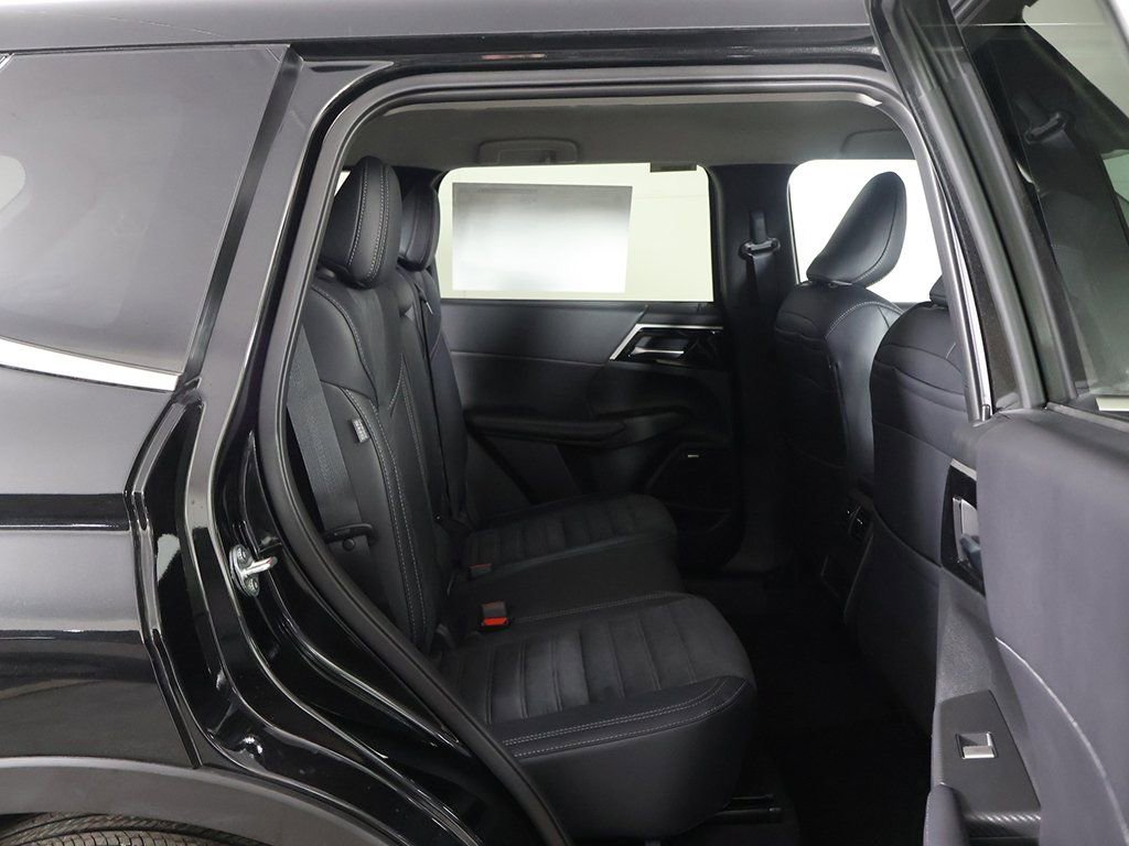 New 2026 Mitsubishi Outlander SE image 34