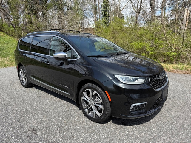 Used 2022 Chrysler Pacifica Pinnacle AWD/4WD image 4