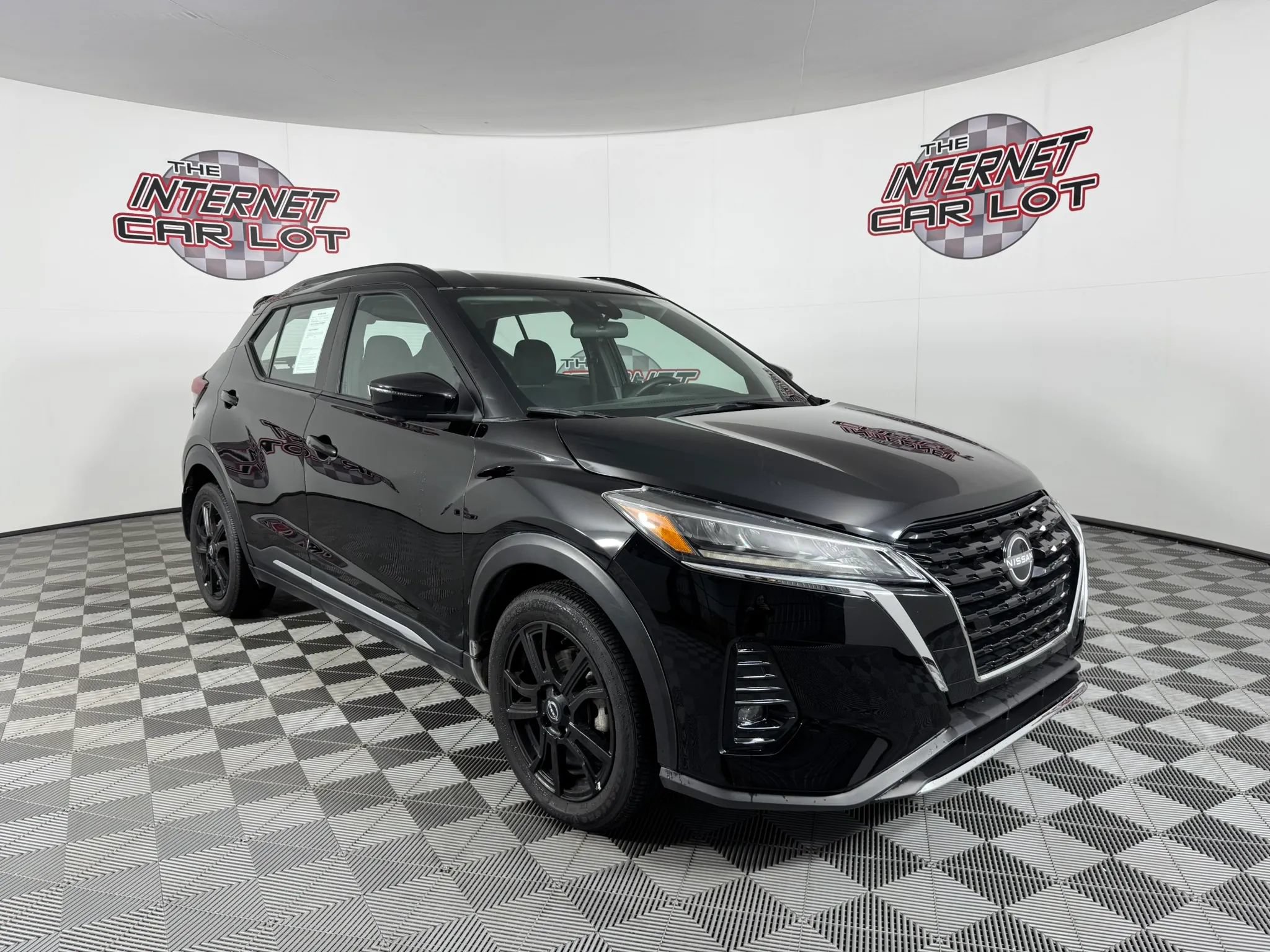 Used 2024 Nissan Kicks SR FWD image 9