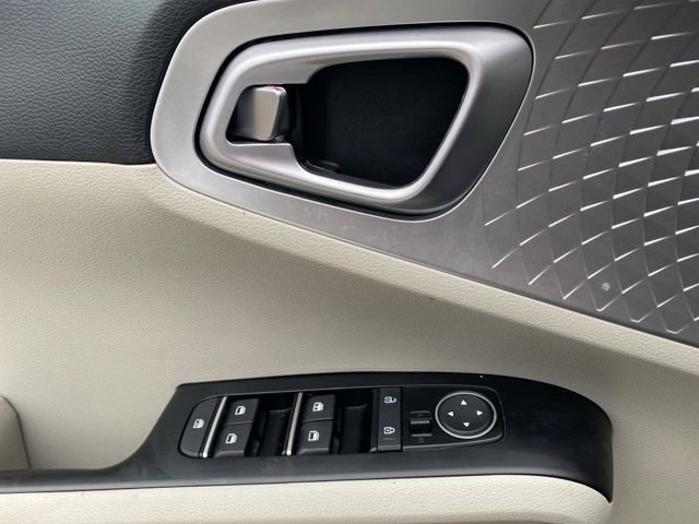 Used 2023 Kia Soul LX image 17