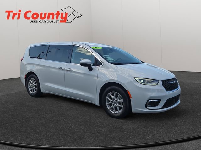 Used 2023 Chrysler Pacifica Touring-L FWD image 1