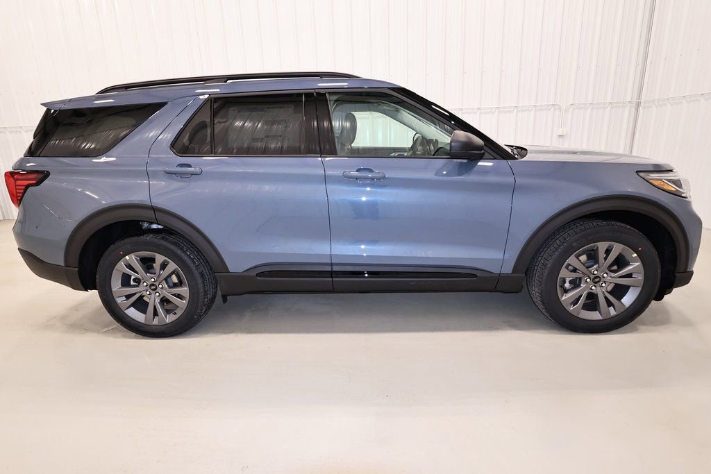 New 2026 Ford Explorer Active w/ Active Comfort Package image 2
