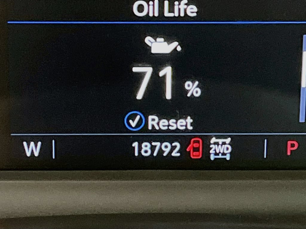 Used 2025 Cadillac XT6 Luxury w/ LPO, Floor Liner Package AWD/4WD image 12