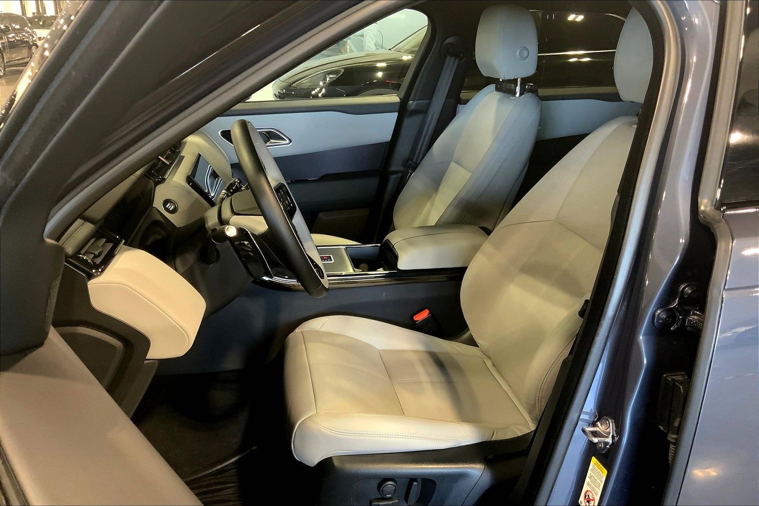 Used 2026 Land Rover Range Rover Velar Dynamic SE image 7