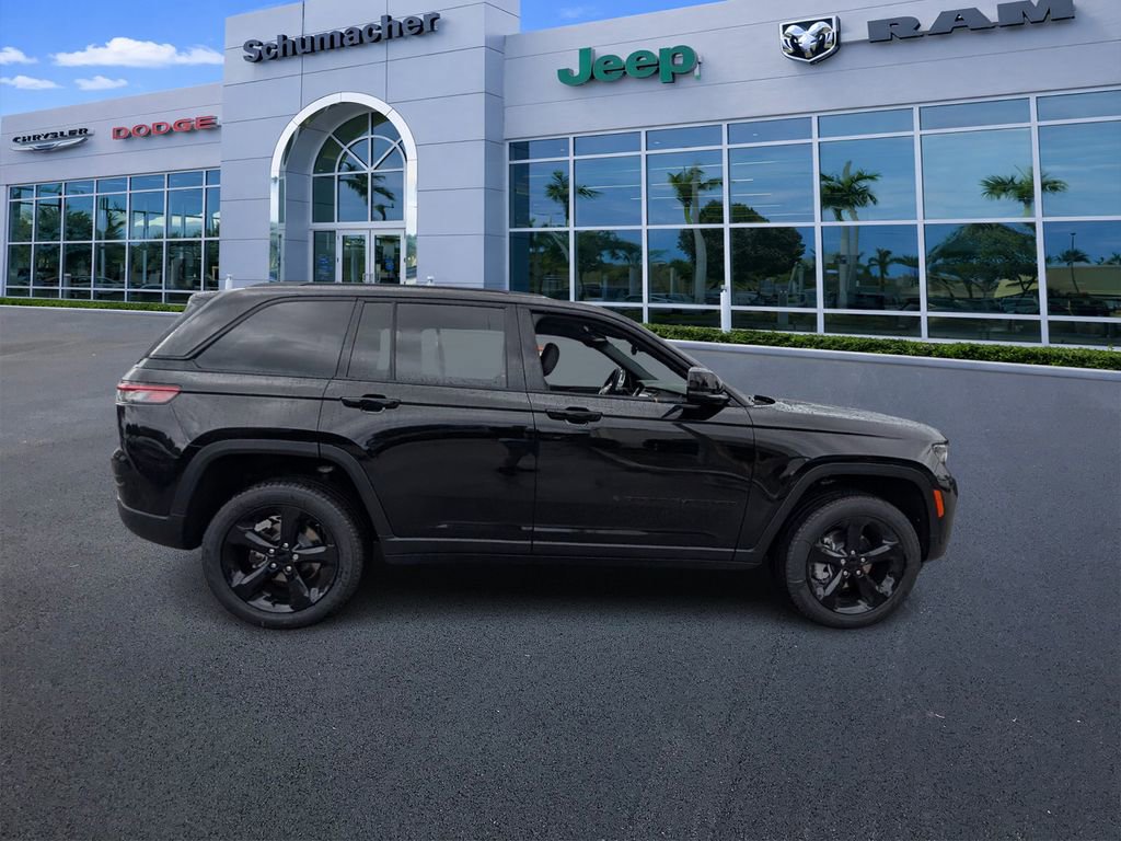New 2025 Jeep Grand Cherokee Limited w/ Black Appearance Package image 8