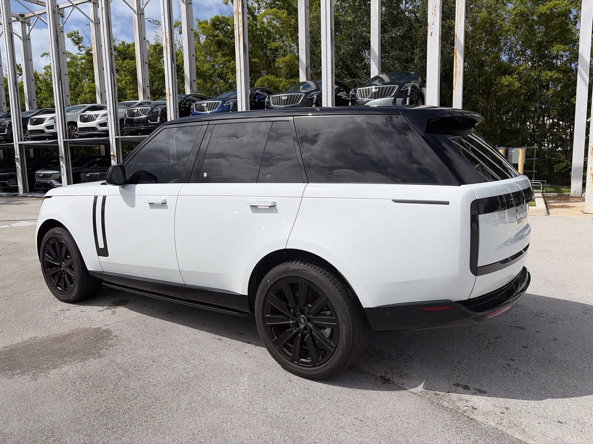 Used 2023 Land Rover Range Rover SE AWD/4WD image 3