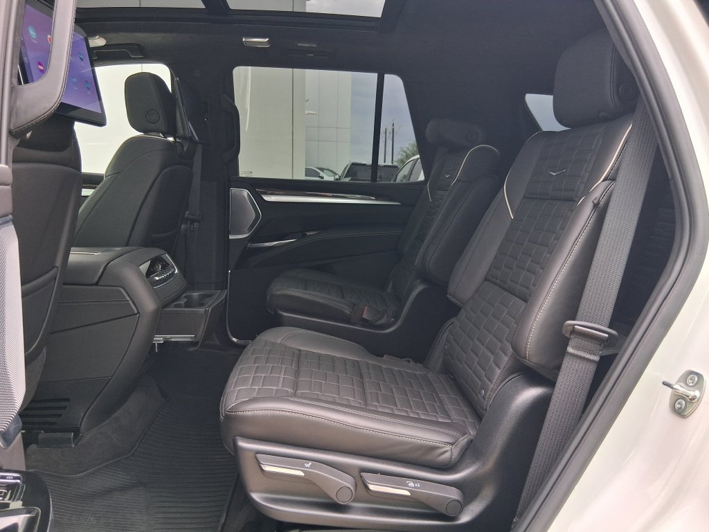 Used 2025 Cadillac Escalade Sport Platinum AWD/4WD image 25