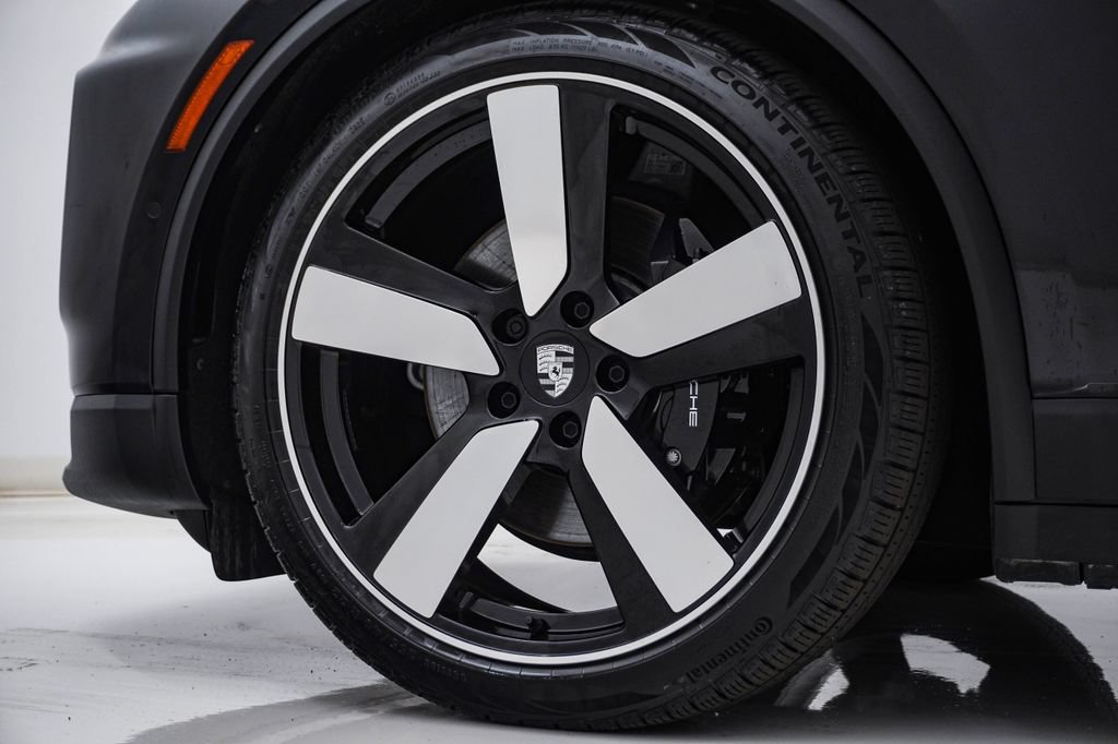 Certified 2025 Porsche Macan 4S Electric AWD/4WD image 13