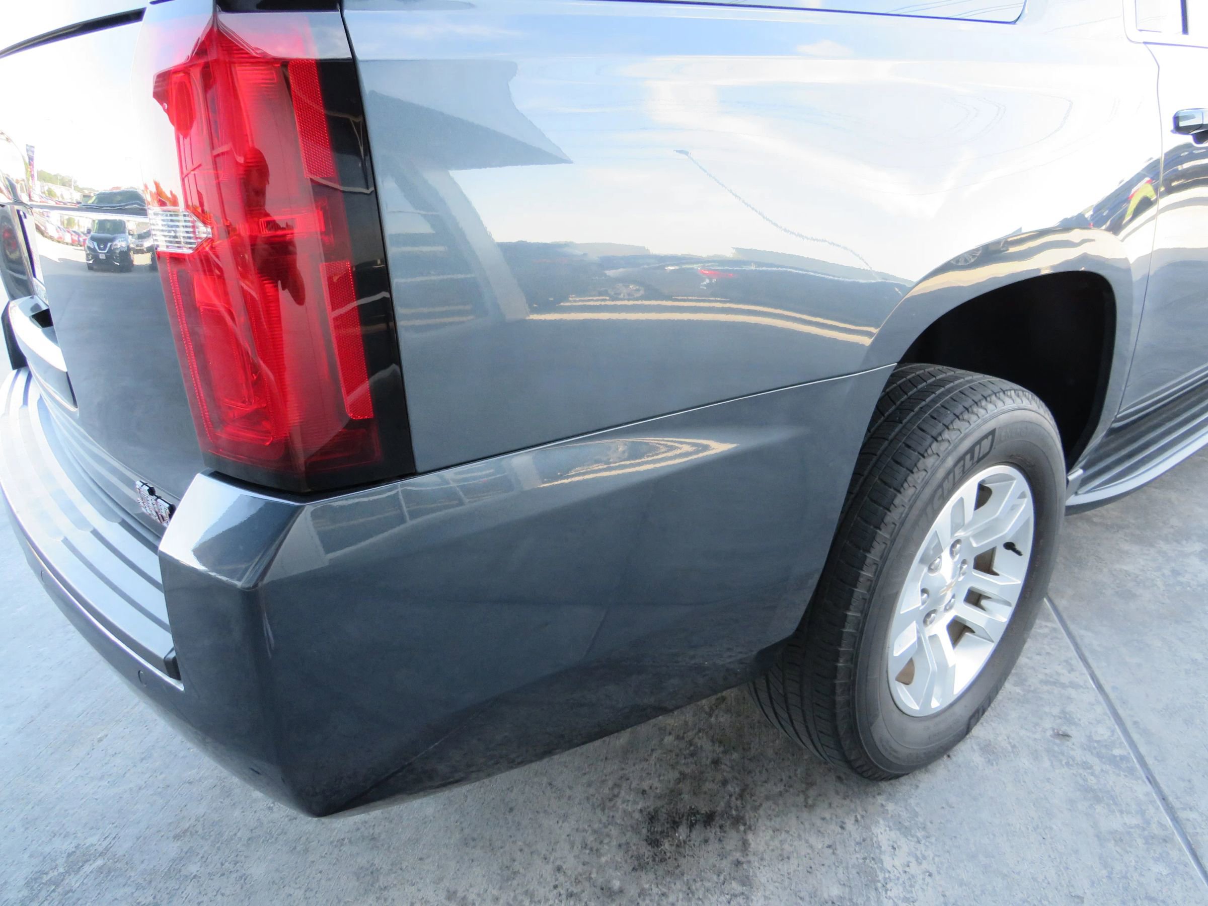 Used 2020 Chevrolet Suburban LT AWD/4WD image 32