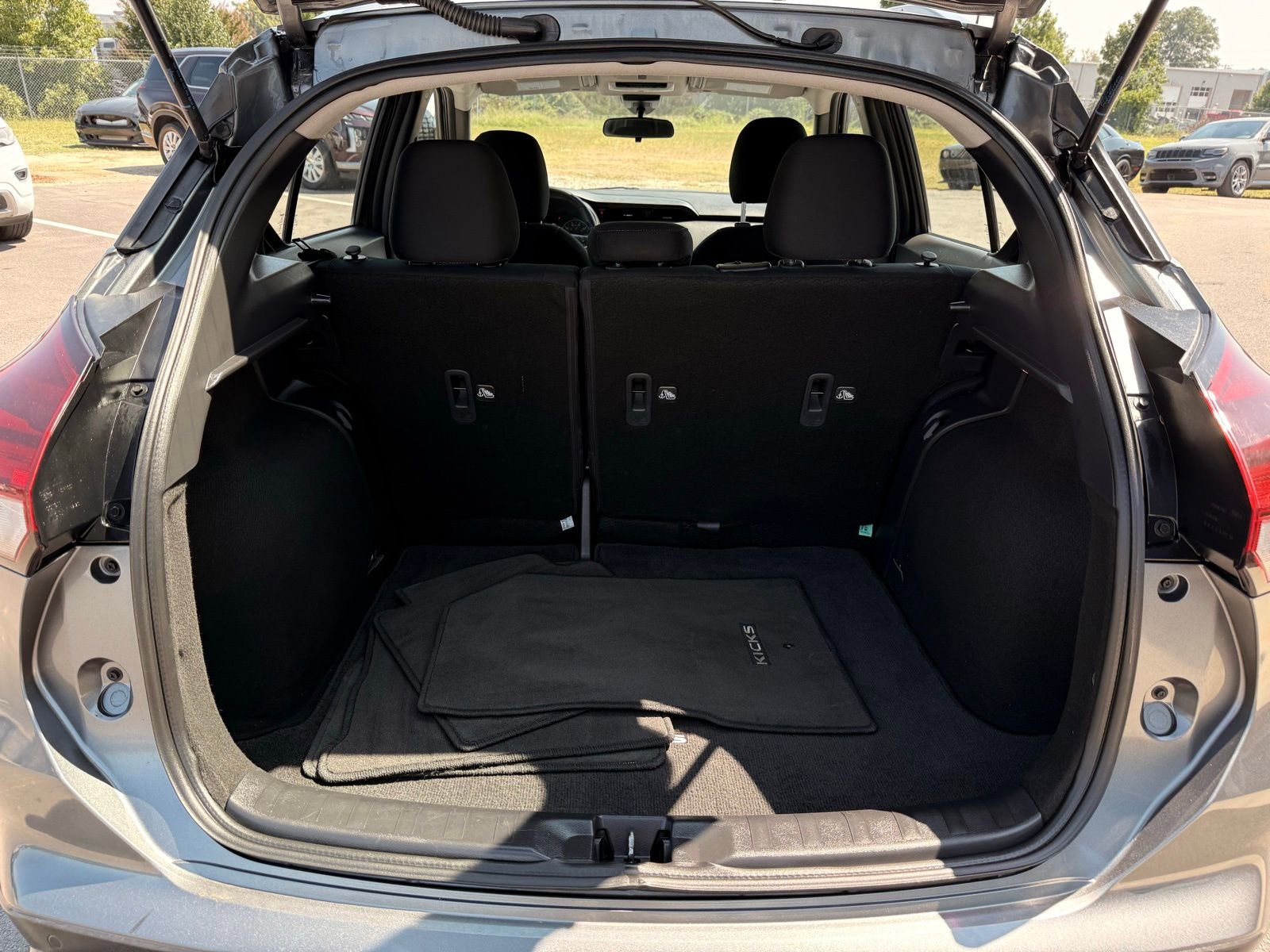 Used 2024 Nissan Kicks SR image 31