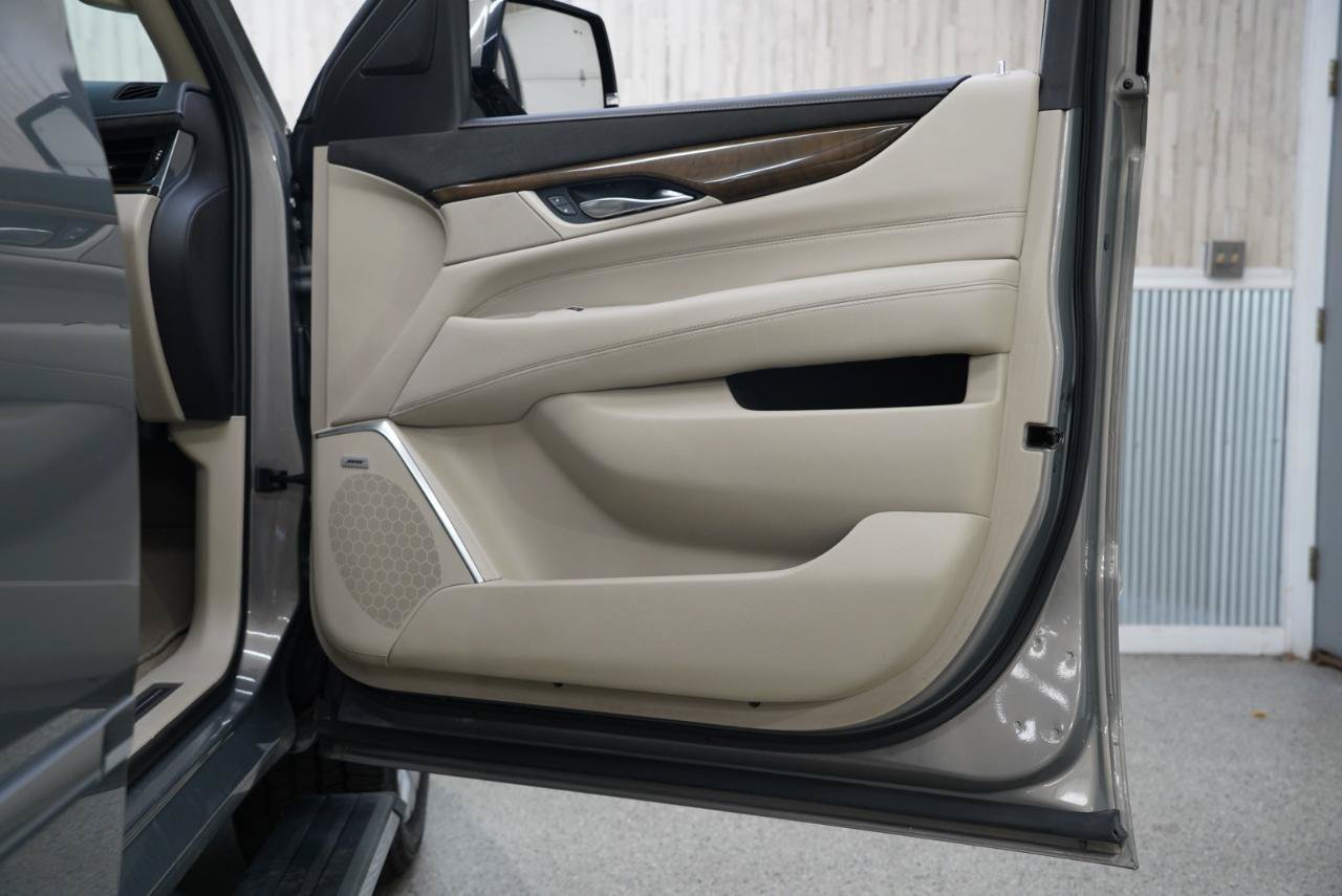 Used 2019 Cadillac Escalade Premium Luxury w/ LPO, Radiant Package AWD/4WD image 32