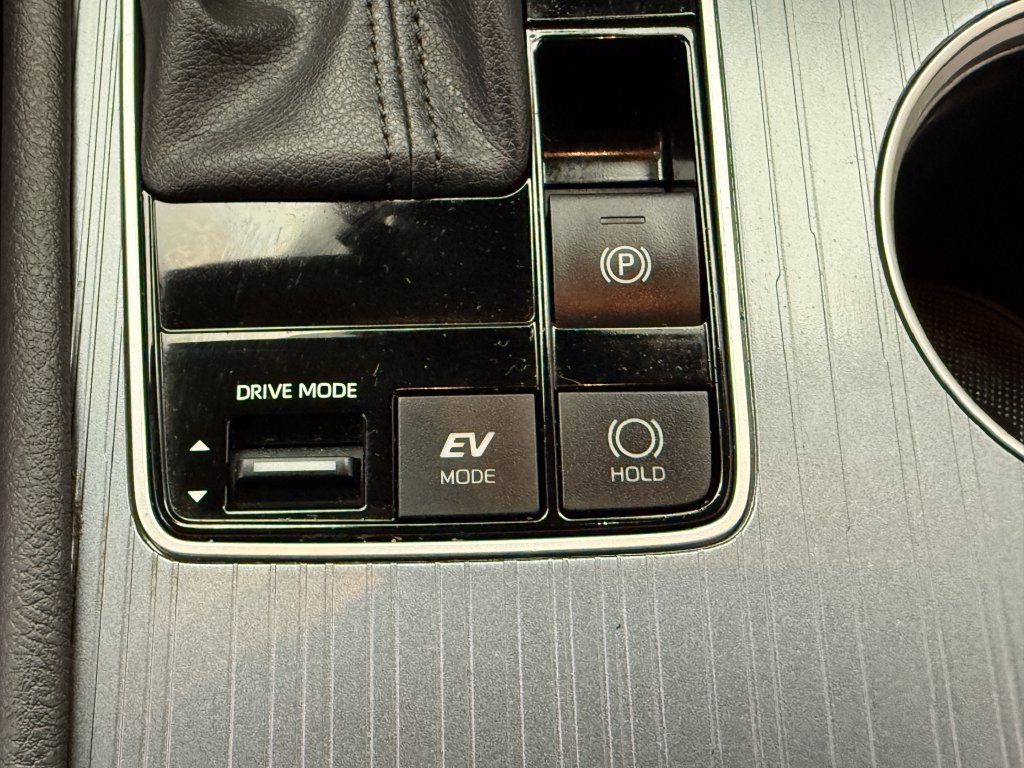 Used 2025 Toyota Sienna XLE w/ XLE Plus Package FWD image 23