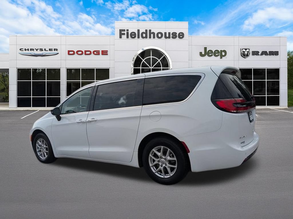 Used 2024 Chrysler Pacifica Touring-L FWD image 12