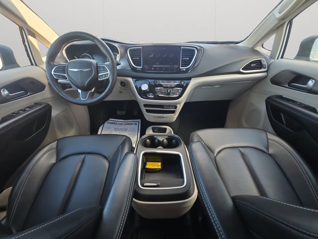 Used 2023 Chrysler Pacifica Touring-L FWD image 18
