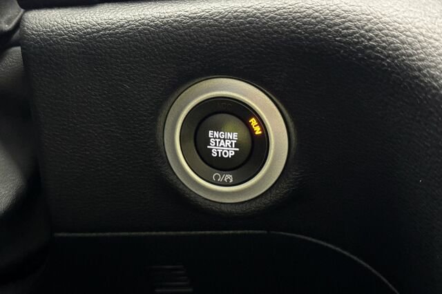 Certified 2025 Chrysler Pacifica Limited image 21