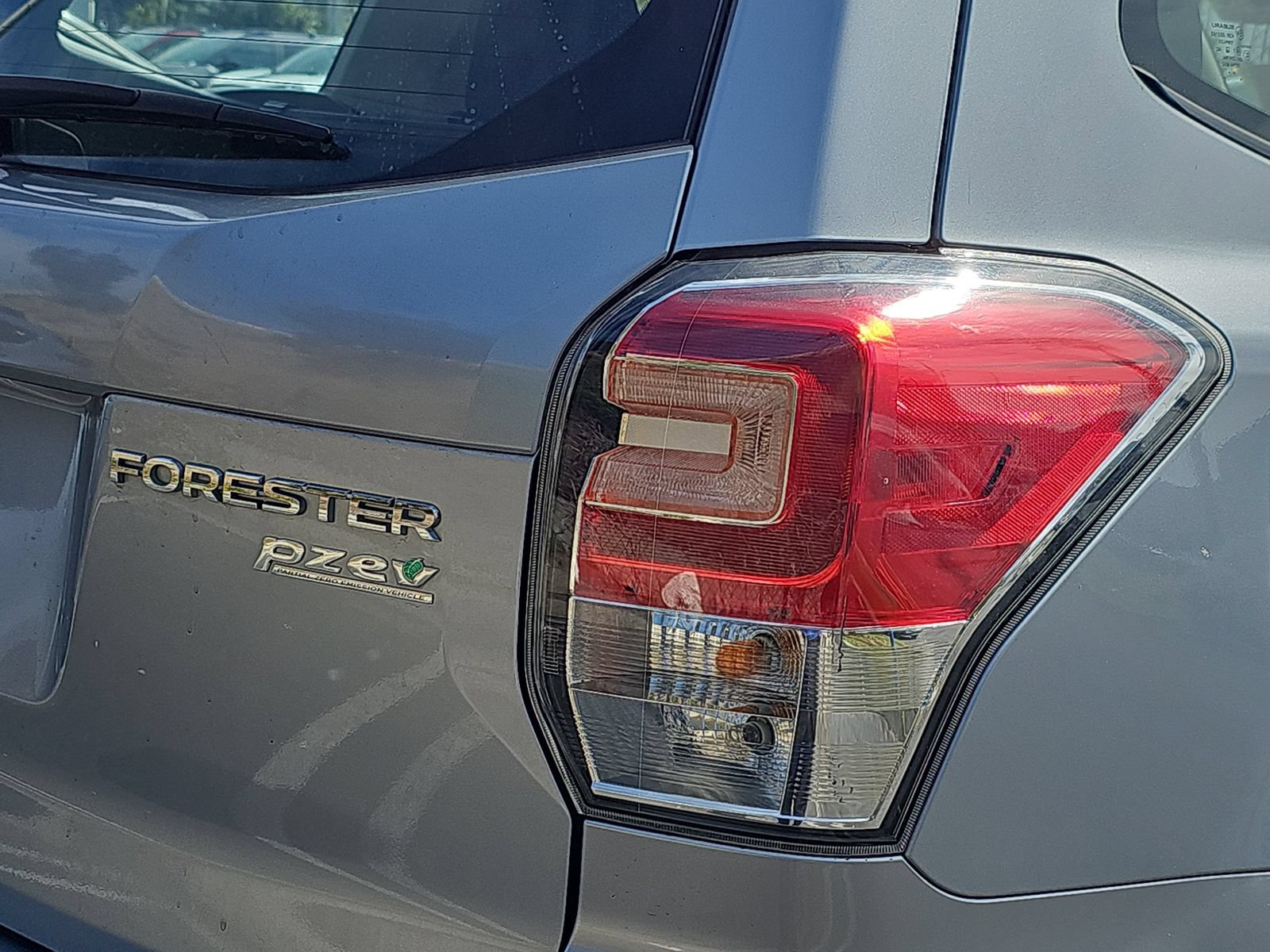 Used 2017 Subaru Forester 2.5i AWD/4WD image 11