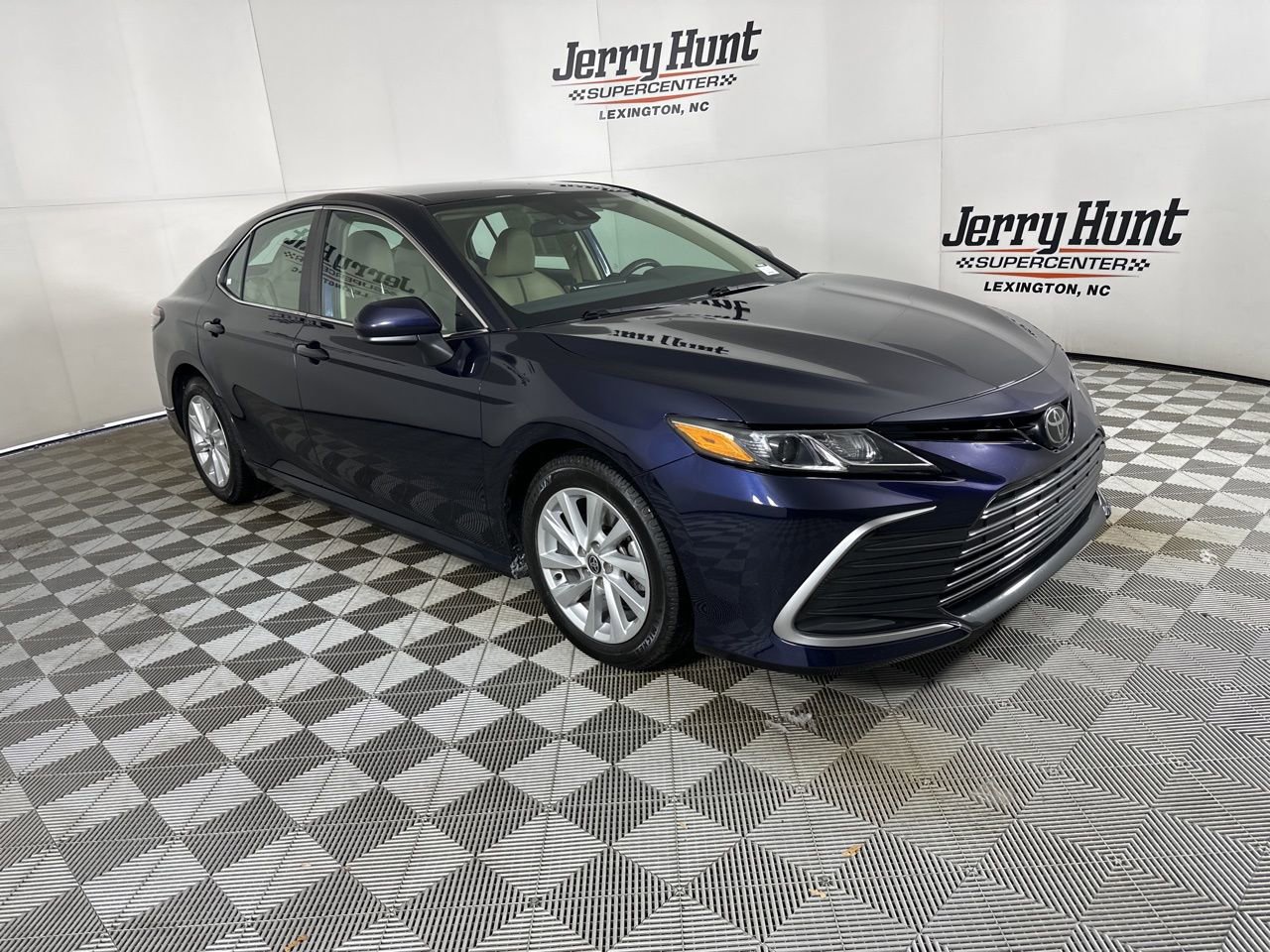 Used 2022 Toyota Camry LE image 3