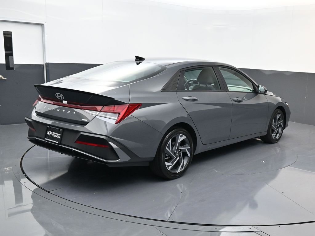 Certified 2025 Hyundai Elantra SEL image 4