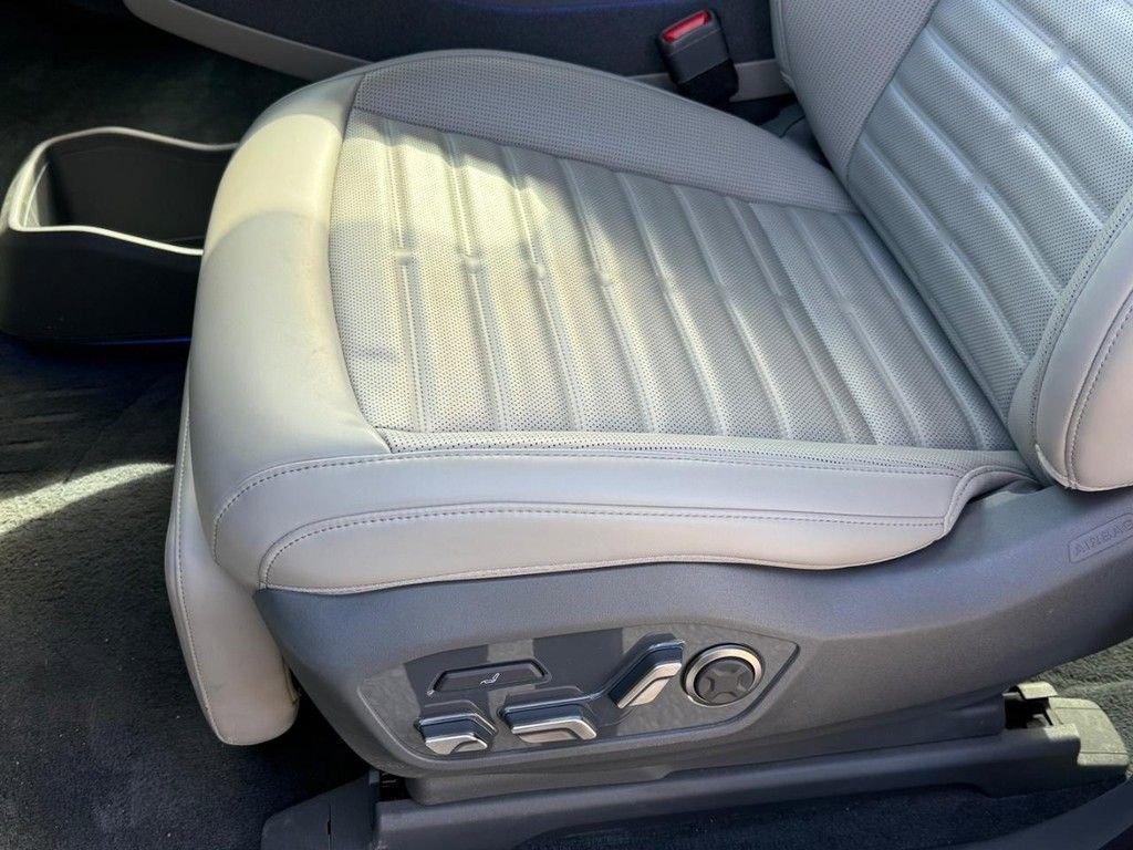 Used 2024 Kia EV9 Land image 29