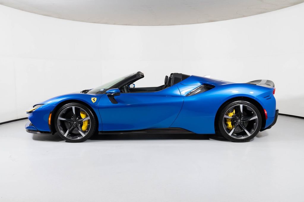 Used 2022 Ferrari SF90 Spider image 3