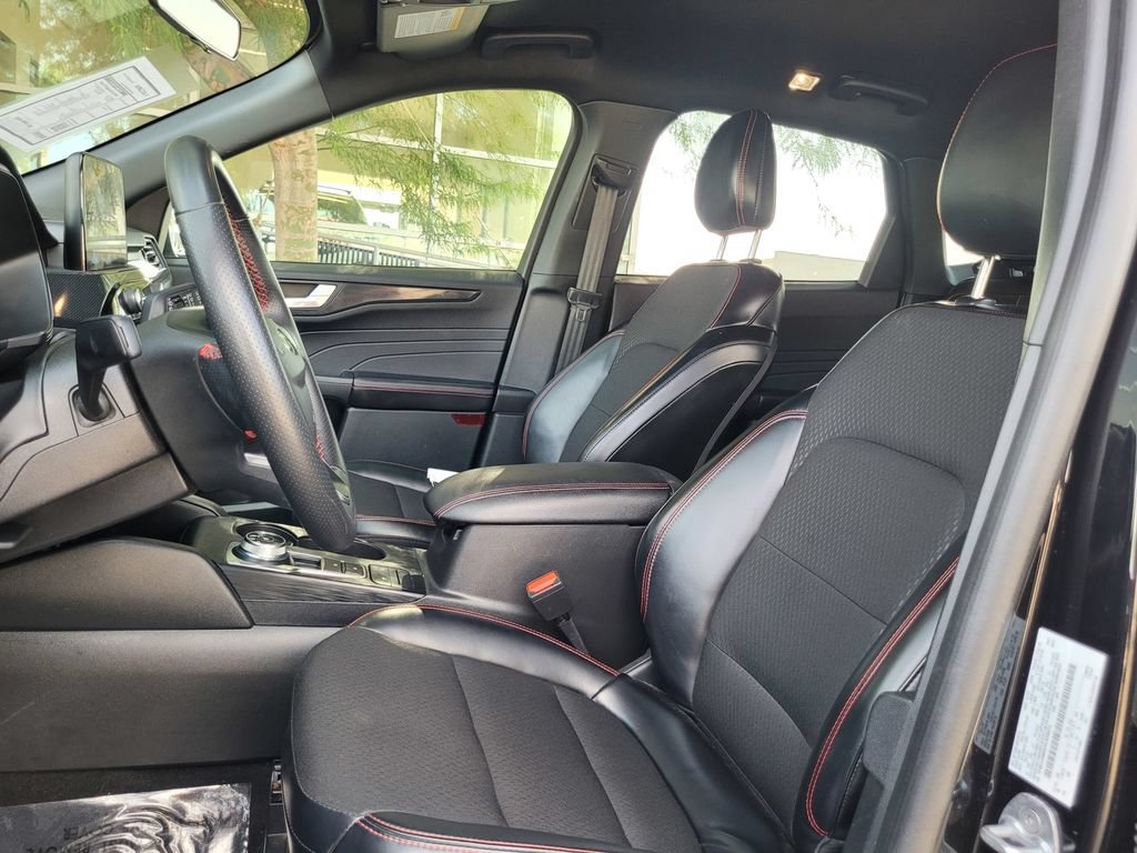 Used 2025 Ford Escape ST-Line FWD image 11