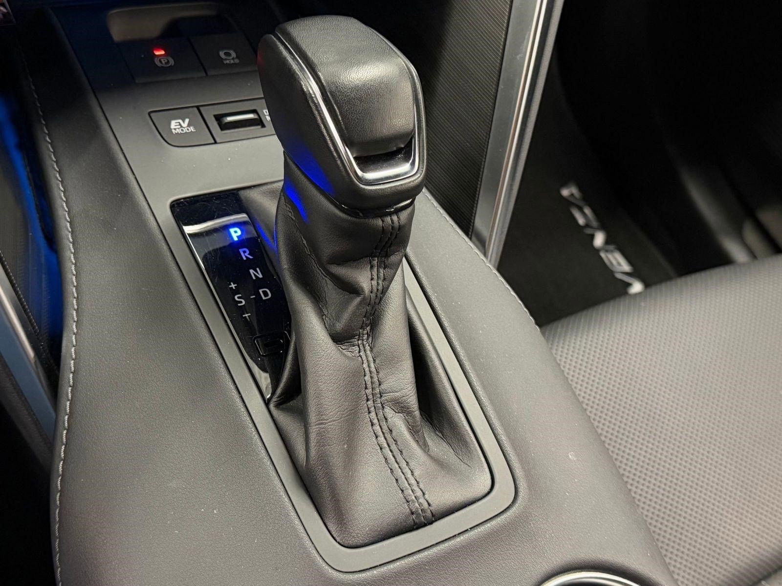 Used 2023 Toyota Venza Limited image 15