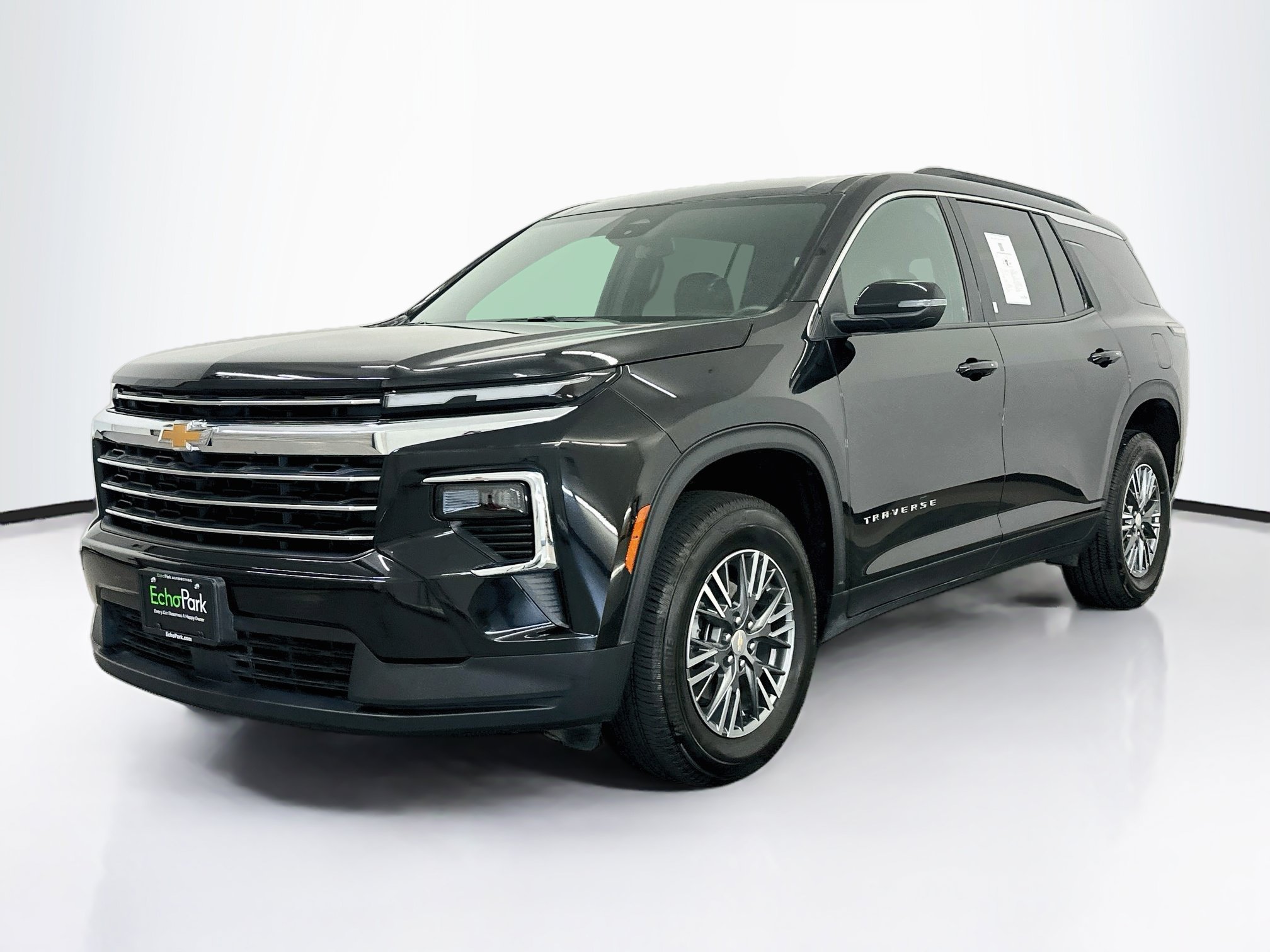 Used 2026 Chevrolet Traverse LT AWD/4WD image 3