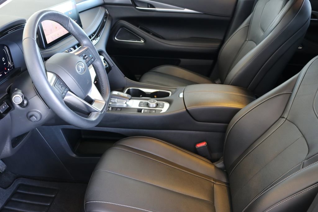 Certified 2025 INFINITI QX60 Luxe w/ Vision Package image 19