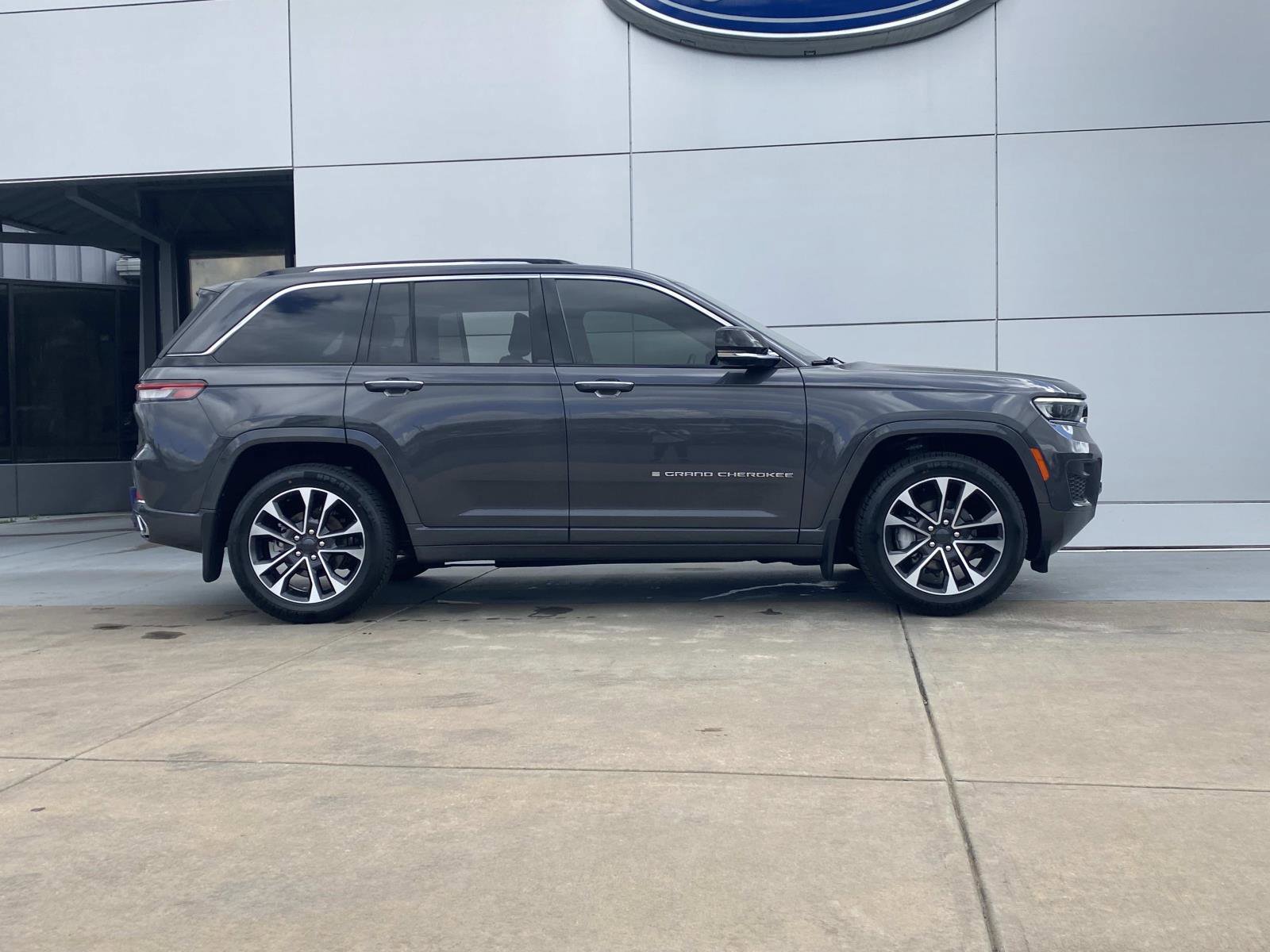 Used 2022 Jeep Grand Cherokee Overland w/ MOPAR Finishing Package image 3
