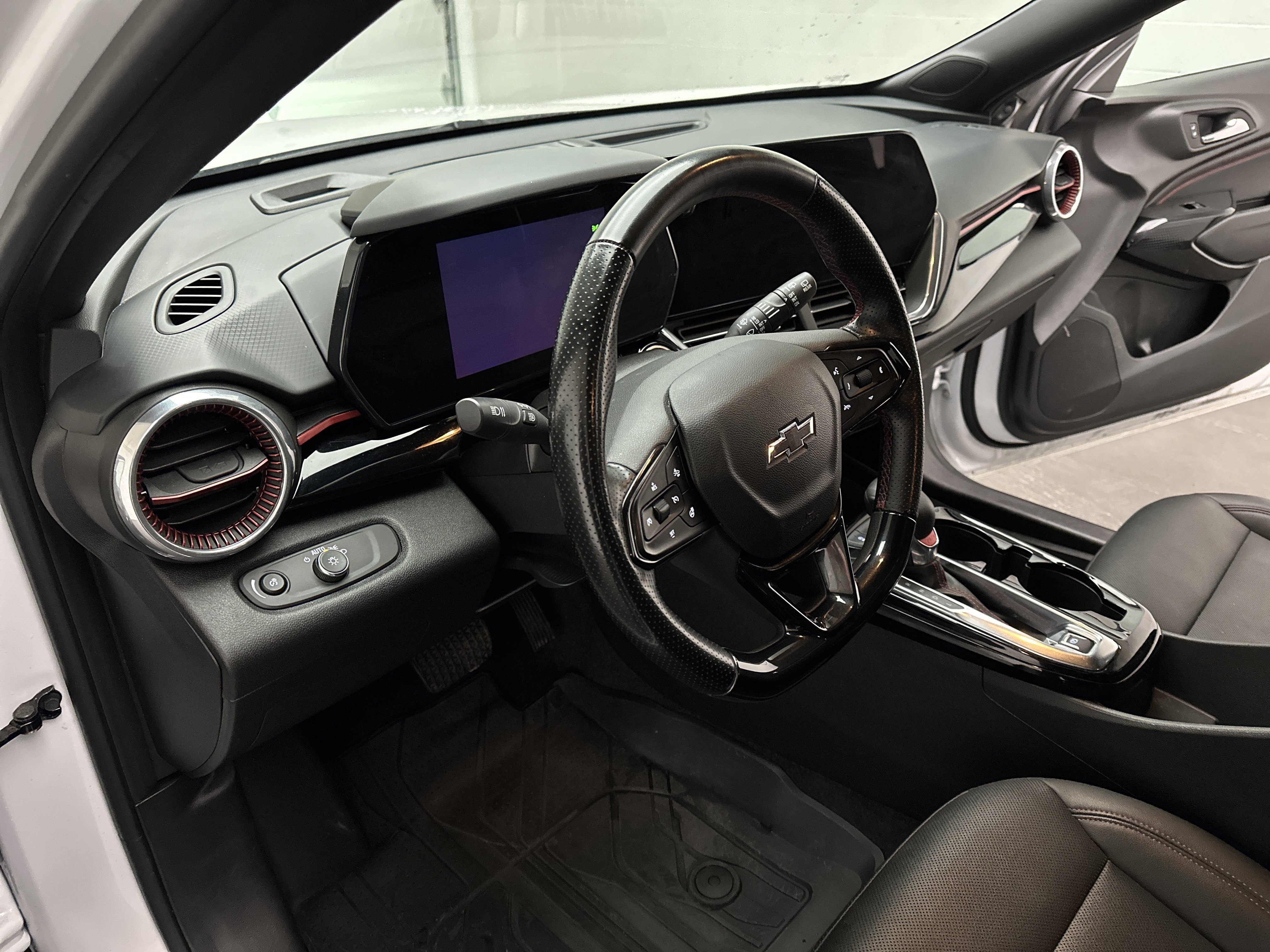 Used 2025 Chevrolet Trax RS w/ Driver Confidence Package image 15