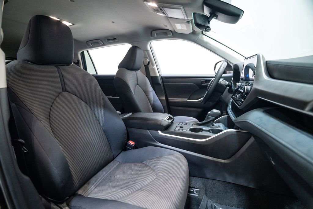 Certified 2025 Toyota Highlander LE image 14