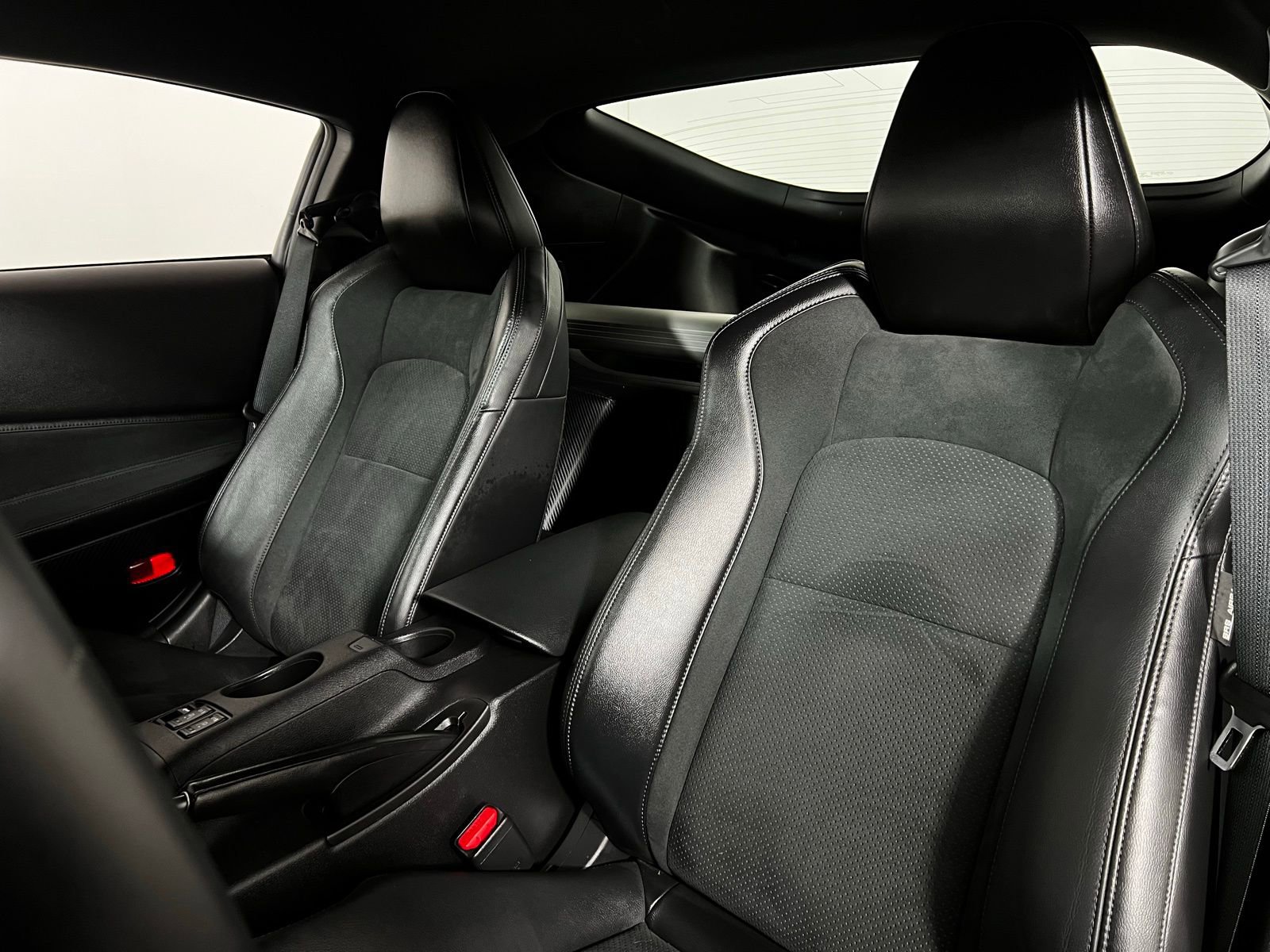 Used 2024 Nissan Z Performance w/ Floor Mat Package image 13